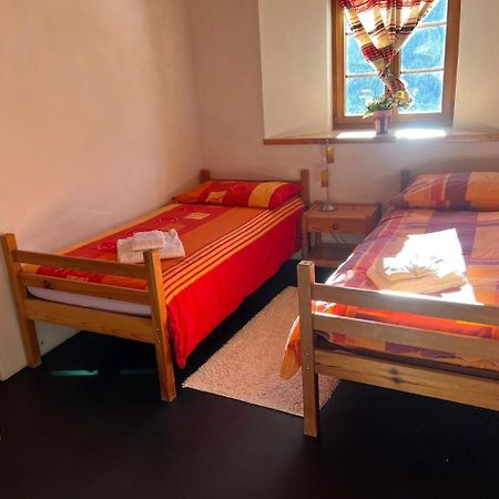 Hotel Chasa Crusch à Sent Extérieur photo