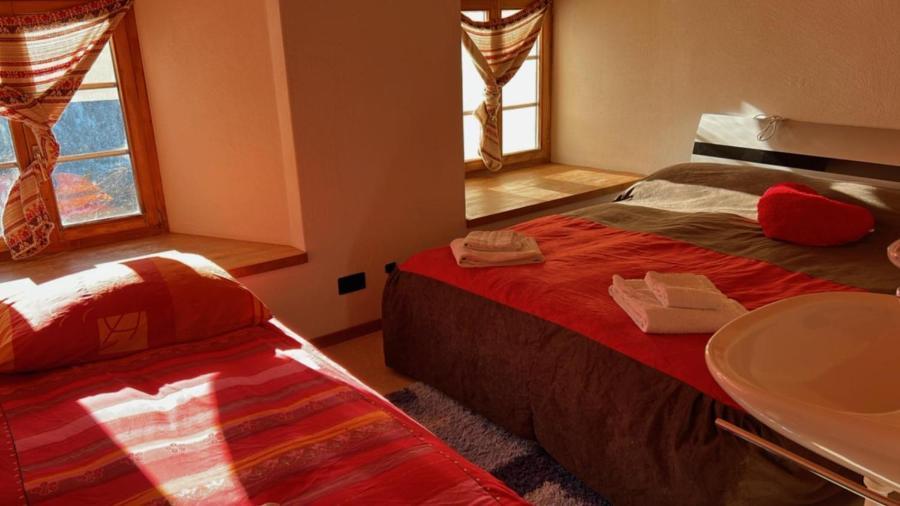 Hotel Chasa Crusch à Sent Extérieur photo