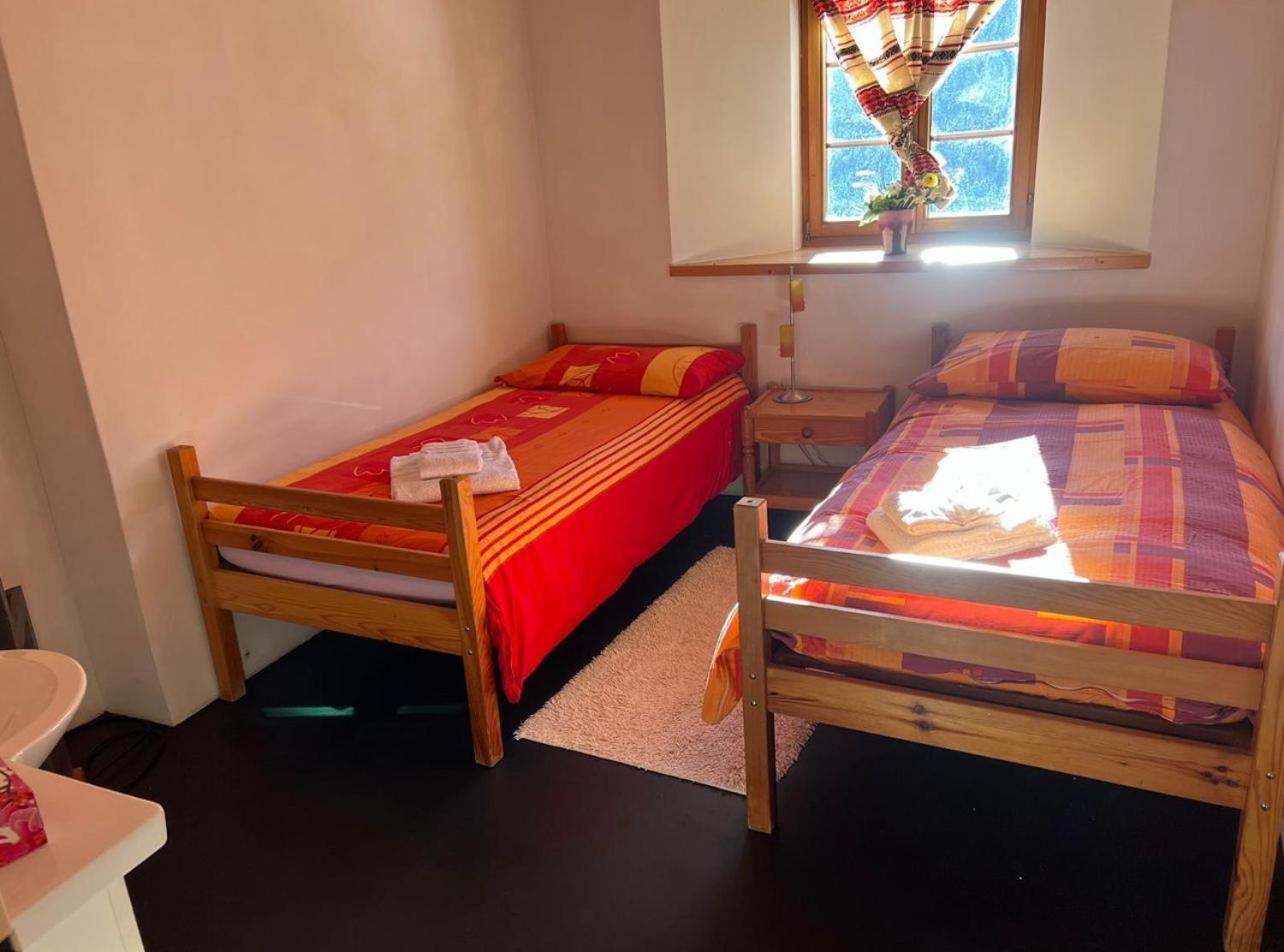 Hotel Chasa Crusch à Sent Extérieur photo