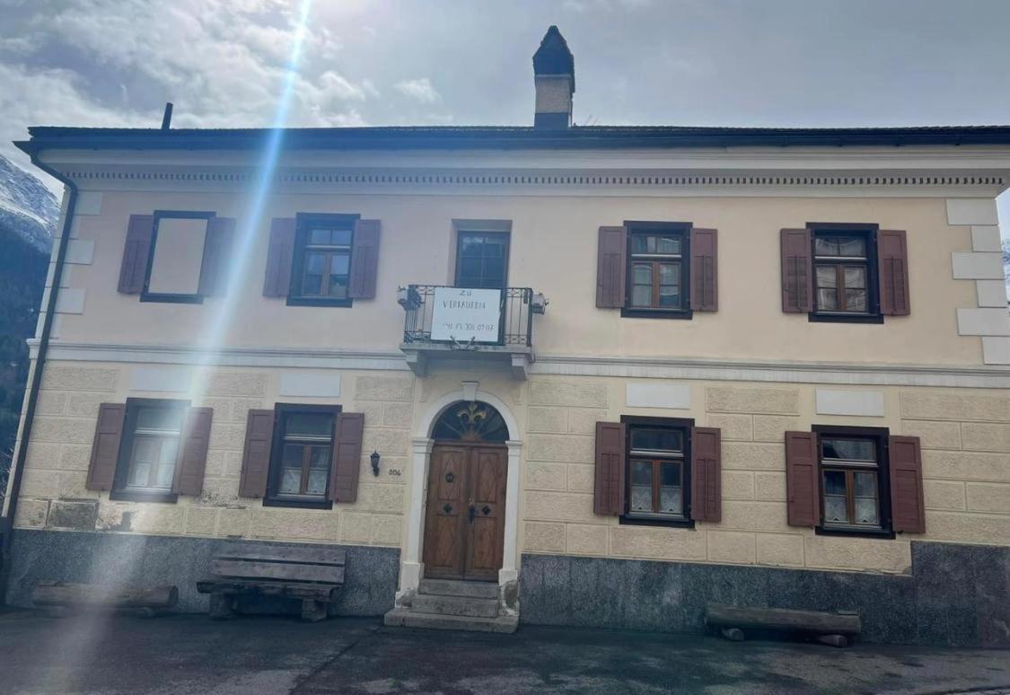Hotel Chasa Crusch à Sent Extérieur photo